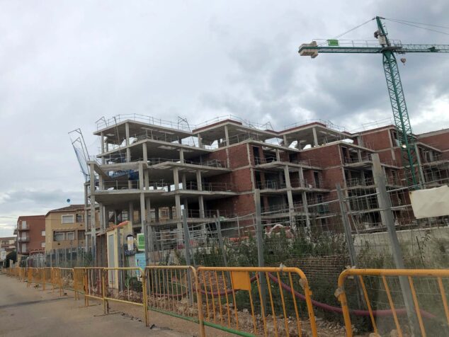 Image: Building under construction in Les Marines