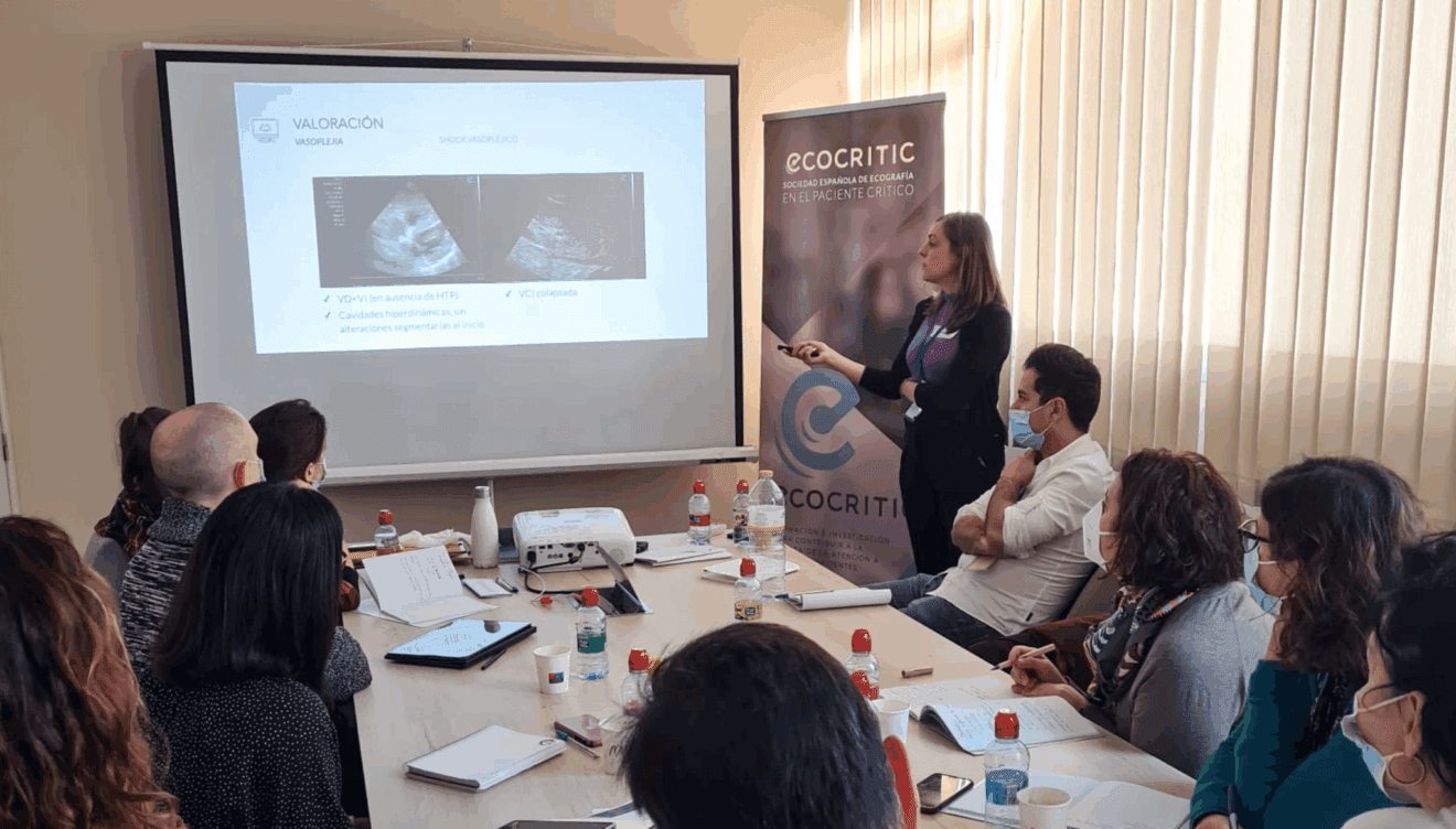 El equipo sanitario de HCB Dénia se forma en Ecografía en Cuidados Críticos