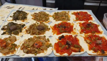 Elaboración de las cocas en Bar Llàcer