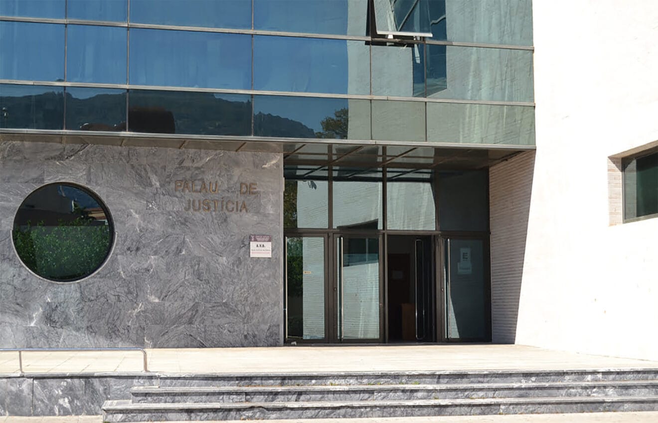 Entrada de Juzgados de Dénia