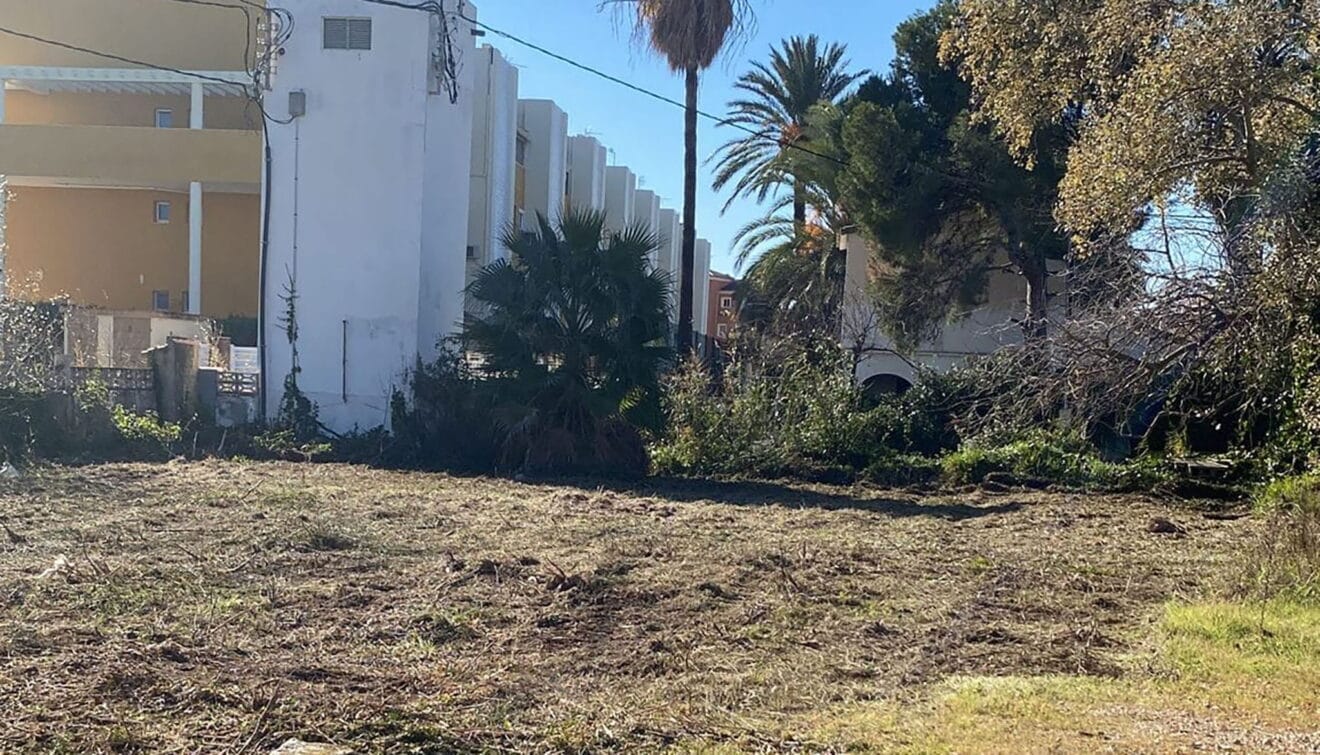 Estado actual del solar tras los trabajos de limpieza