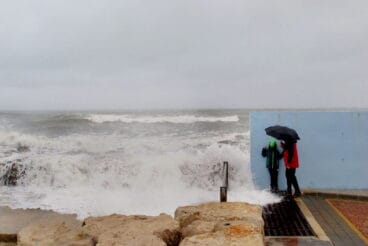 fuerza del mar en un temporal en denia en 2021