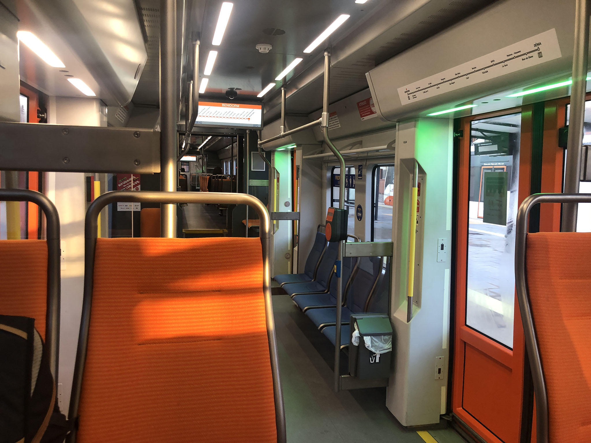 Interior del nuevo tren de Dénia