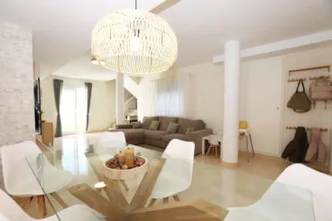 Mesa de comedor en el salón