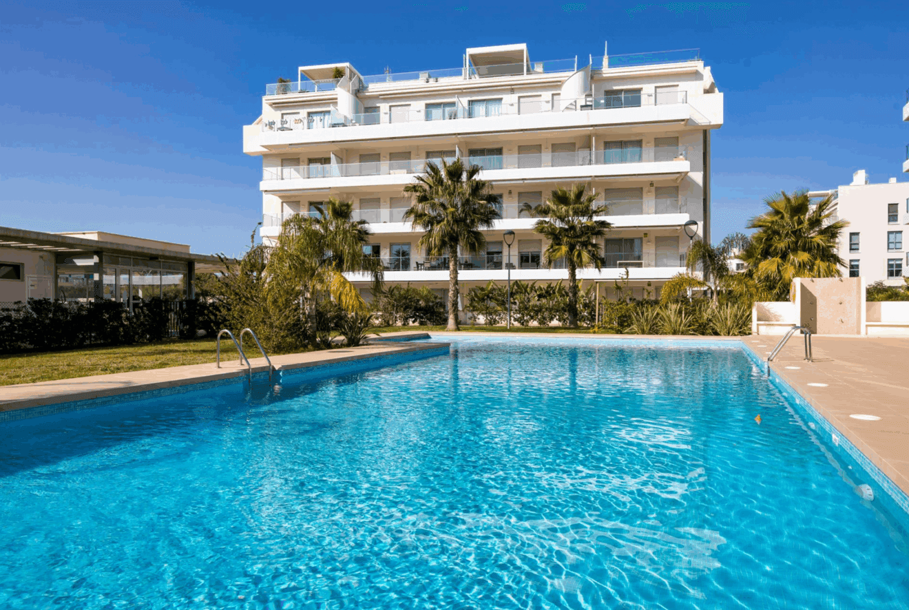 Piscina grande comunitaria