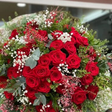 Ramo de 60 rosas rojas – Floristería Mandarina