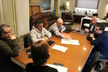 reunion entre el ayuntamiento de denia y la escuela municipal de futbol