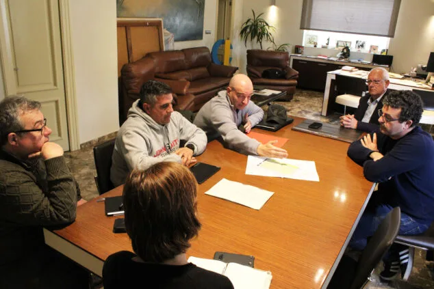 Imagen: Reunión entre el Ayuntamiento de Dénia y la Escuela Municipal de Fútbol