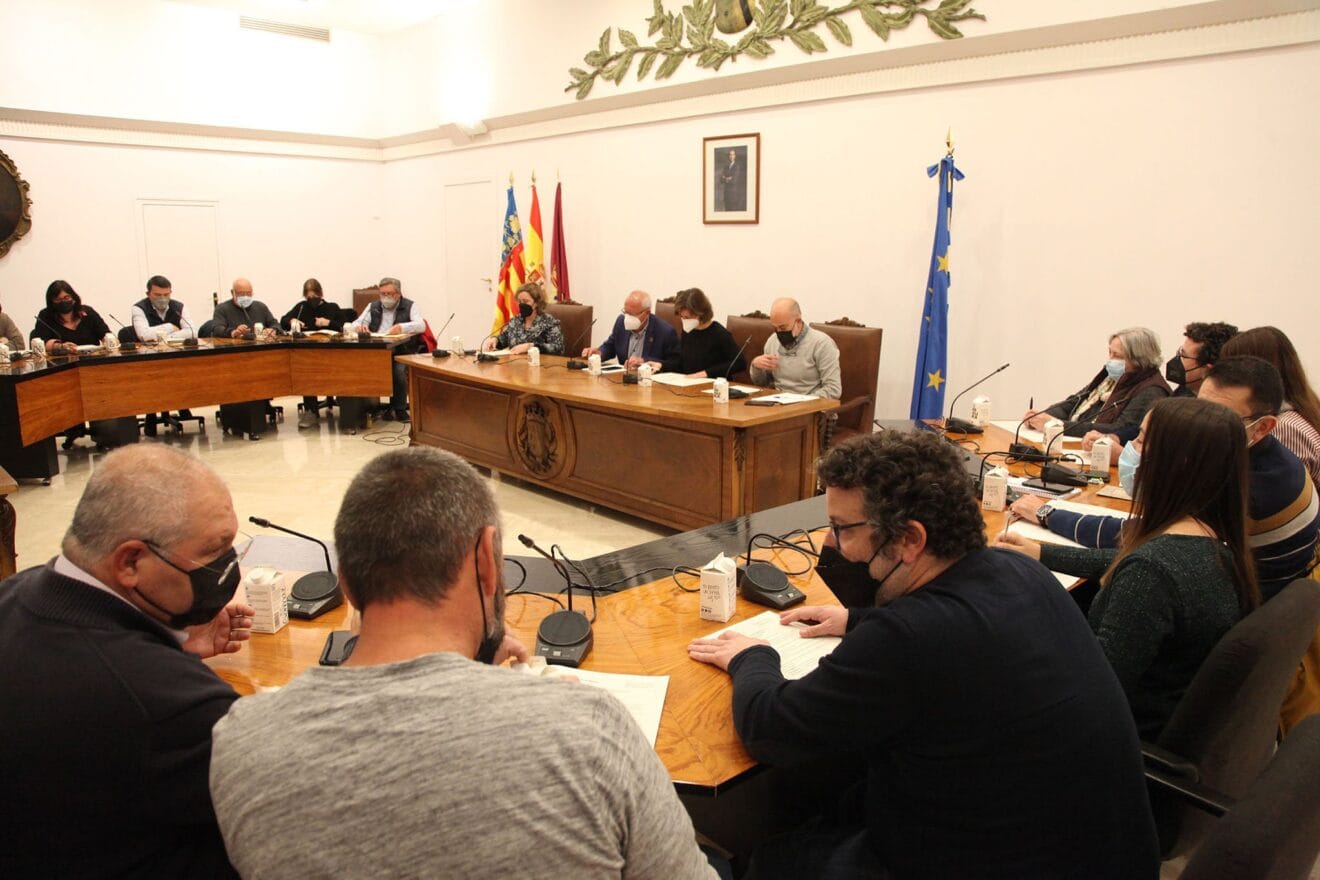 Sala de plenos del ayuntamiento de Dénia durante una sesión