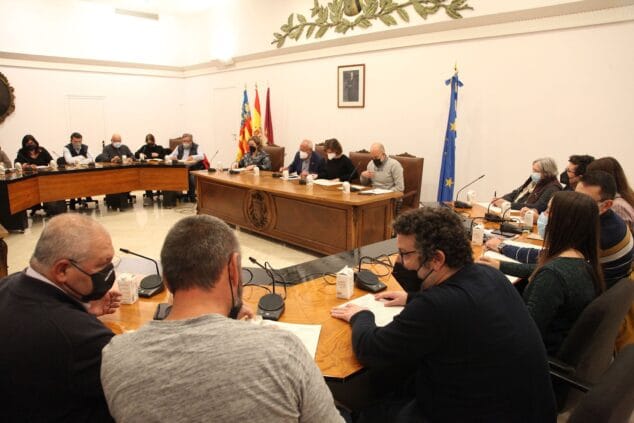 Imagen: Sala de plenos del ayuntamiento de Dénia durante una sesión