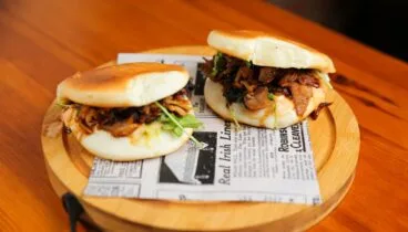 Tapas originales y vinos elegantes en un bar diferente