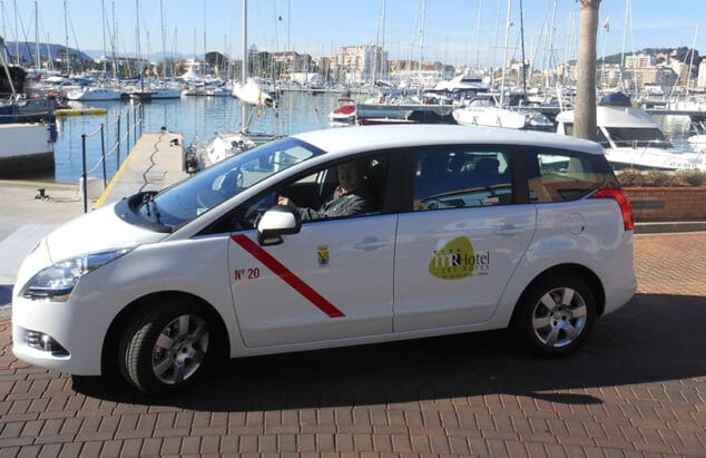 taxi en un puerto deportivo de denia