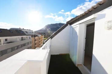 Terraza con vistas al Montgó y al Castillo