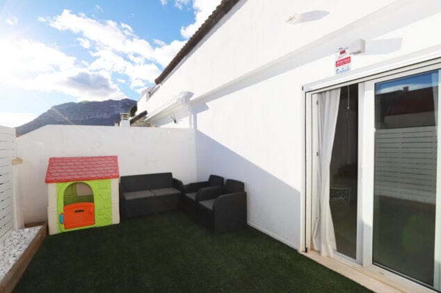 terraza que da al salon comedor