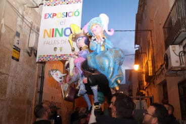 Traslado de un ninot a la exposición de 2023