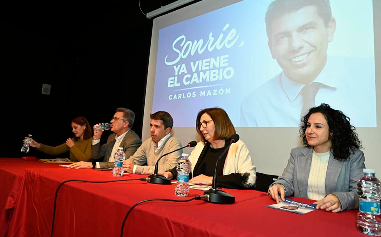 Carlos Mazón, presidente del PPCV, junto a Pepa Font, alcaldable popular en Dénia