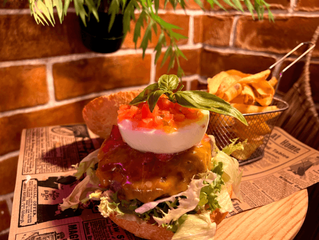 deliciosas hamburguesas con patatas