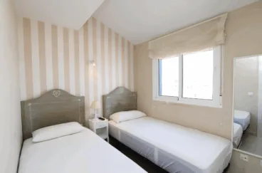 Dormitorio con dos camas