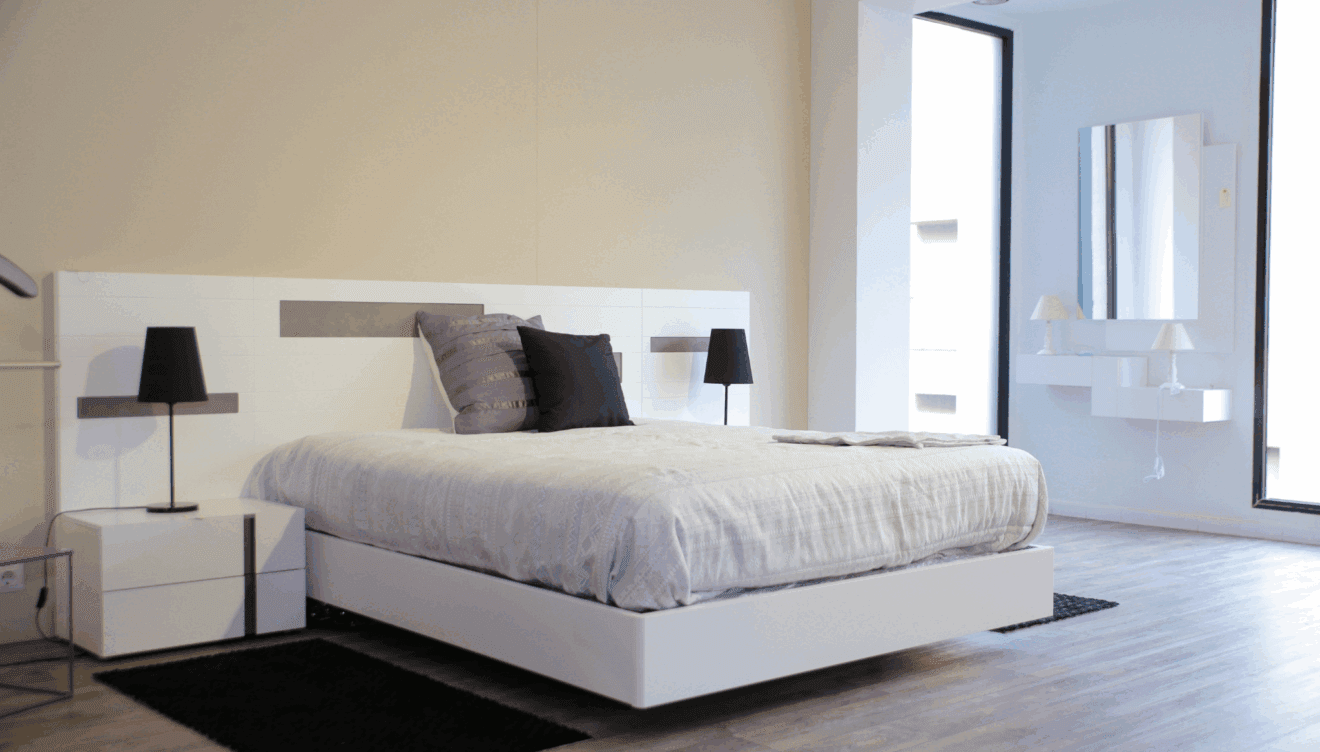 Dormitorio principal con cama doble