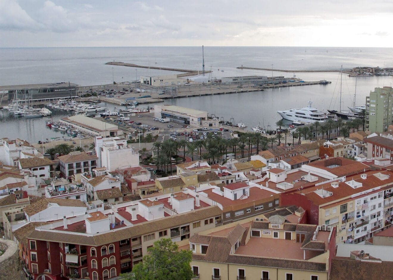 El puerto de Dénia, desde el Castillo, en 2021