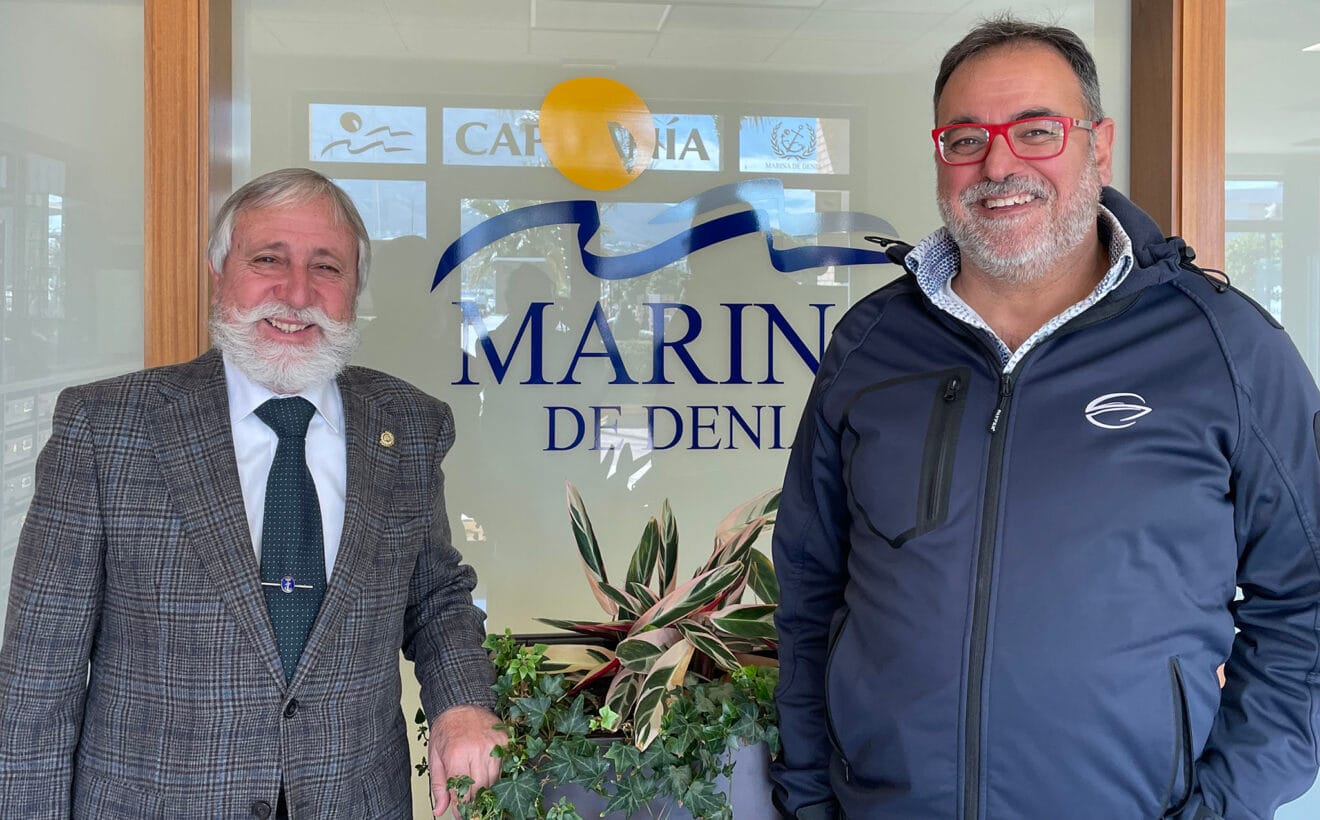 Gabriel Martínez, capitán director de Marina Dénia, y Francesc Camprubí, CEO de Crownline Spain