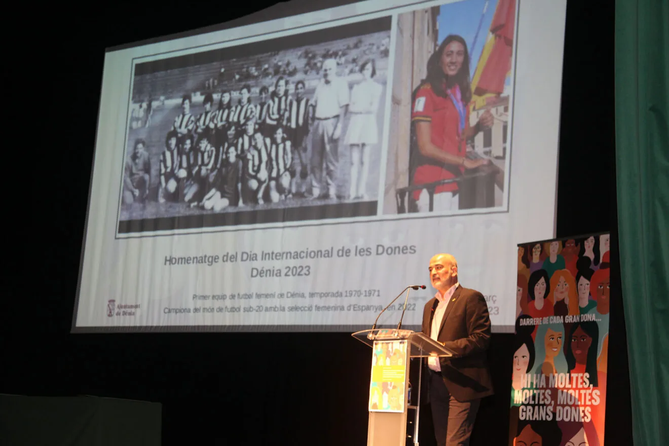 Homenaje a las futbolistas pioneras de Dénia