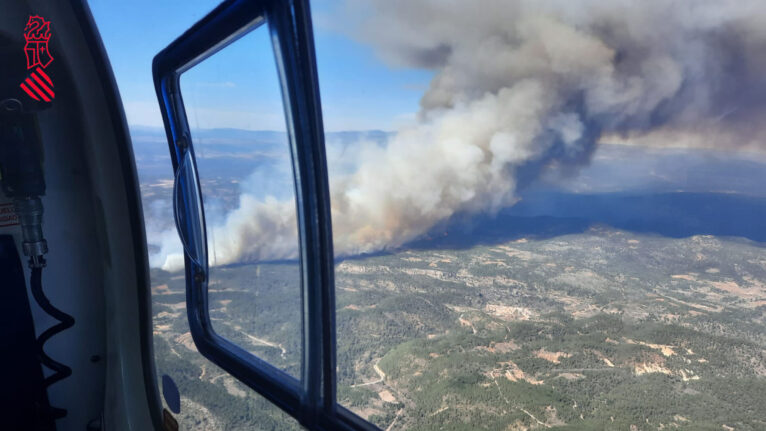 Imatge aèria de l'incendi a Villanueva de Viver des de l'helicòpter de la Generalitat