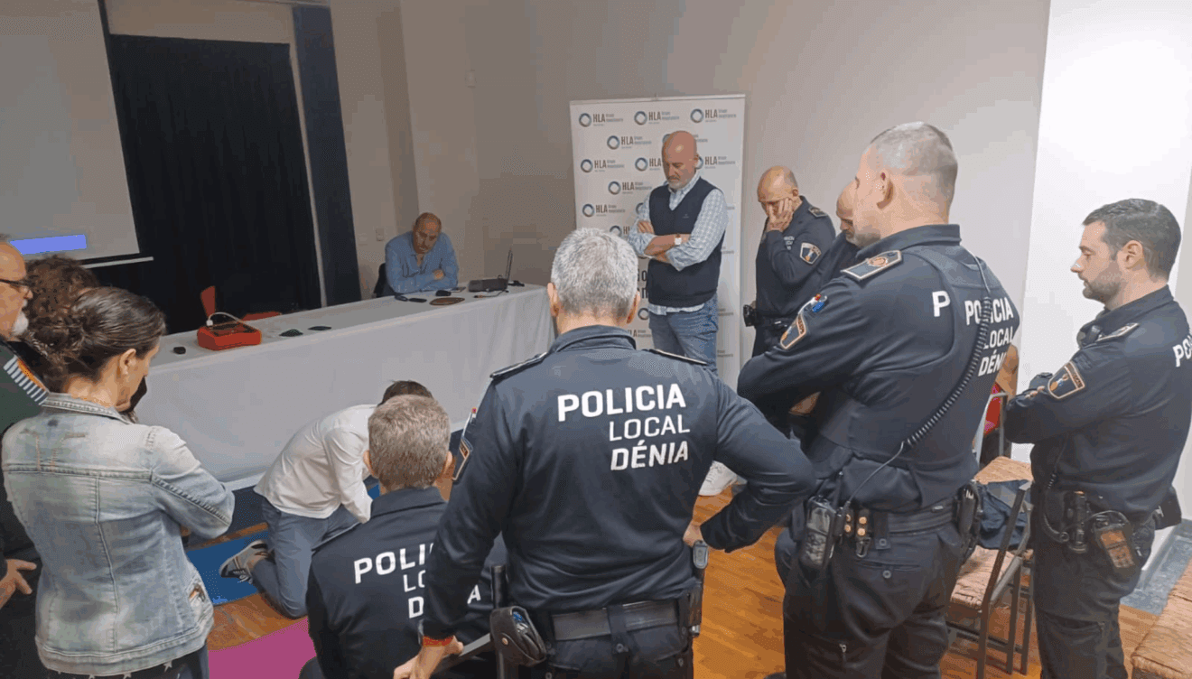 La Policía Local de Dénia asiste a los talleres de reanimación pediátrica
