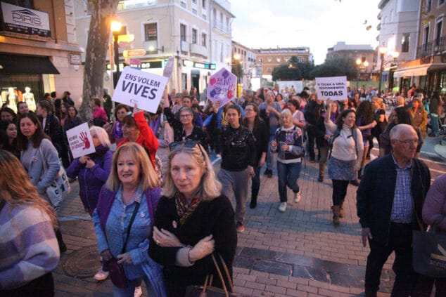 manifestacion por el dia de la dona en denia 05