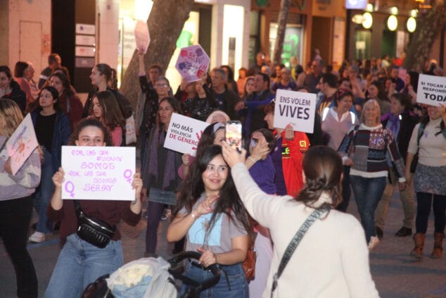 manifestacion por el dia de la dona en denia 07