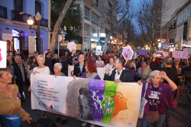 manifestacion por el dia de la dona en denia 09