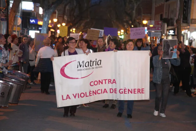 manifestacion por el dia de la dona en denia 13