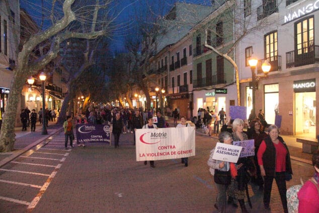 manifestacion por el dia de la dona en denia 17