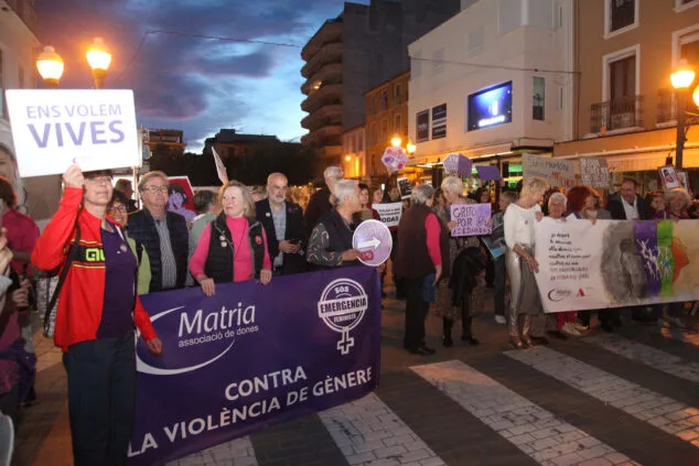 manifestacion por el dia de la dona en denia 19
