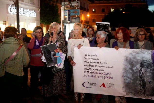 manifestacion por el dia de la dona en denia 22