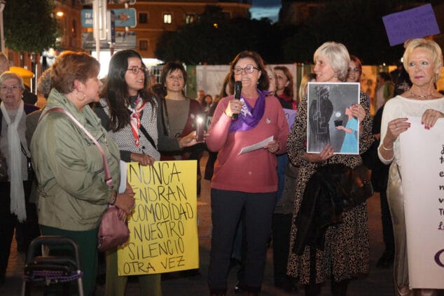manifestacion por el dia de la dona en denia 25