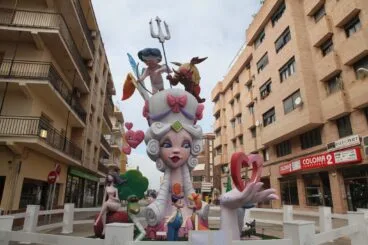 Monumento de la falla Campaments 2023 de día