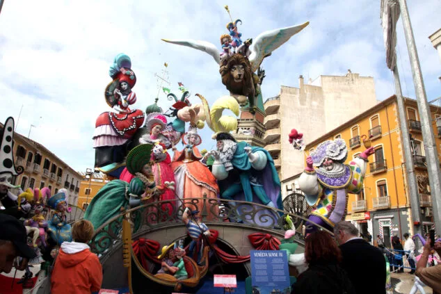 Los monumentos foto a foto: así son las 11 fallas de Dénia de 2023 30 Imagen: Monumento de la falla Centro 2023 de día