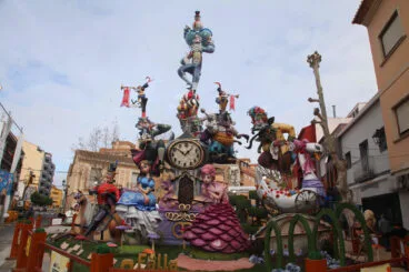 Monumento de la falla Oeste 2023 de día