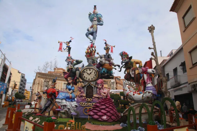 Los monumentos foto a foto: así son las 11 fallas de Dénia de 2023 24 Imagen: Monumento de la falla Oeste 2023 de día