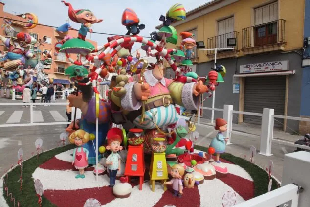 Todos los monumentos infantiles de las Fallas de Dénia 2023, ordenados por premios 14 Imagen: Monumento infantil 2023 de la falla Baix la Mar