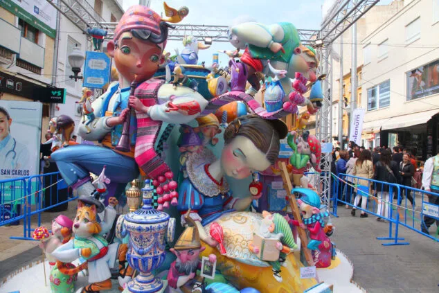 Todos los monumentos infantiles de las Fallas de Dénia 2023, ordenados por premios 12 Imagen: Monumento infantil 2023 de la falla Centro