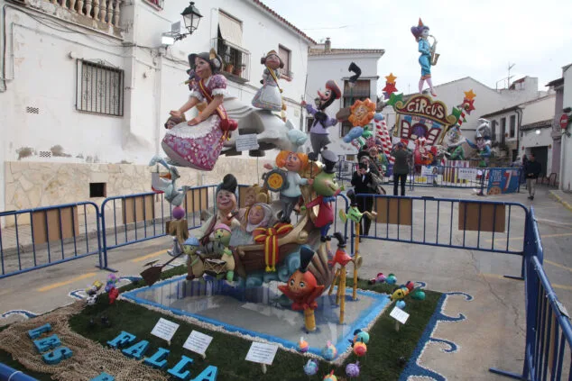 Todos los monumentos infantiles de las Fallas de Dénia 2023, ordenados por premios 21 Imagen: Monumento infantil 2023 de la falla Les Roques