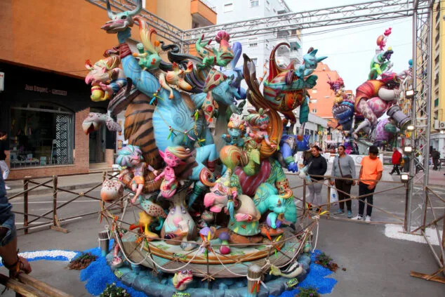 Todos los monumentos infantiles de las Fallas de Dénia 2023, ordenados por premios 13 Imagen: Monumento infantil 2023 de la falla París-Pedrera