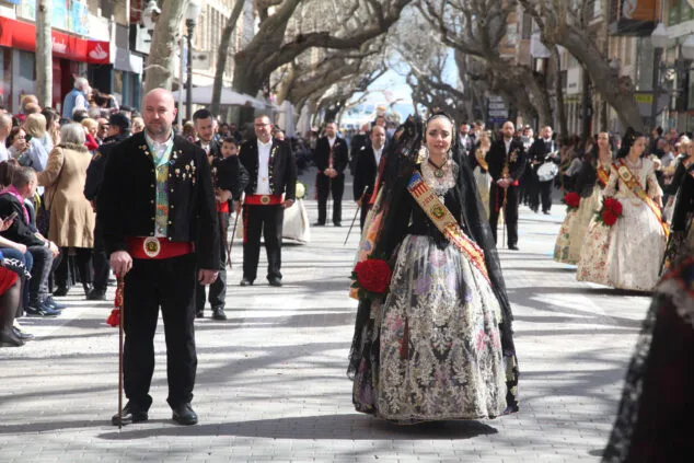 Dénia celebra la ofrenda de flores de las Fallas, en una jornada llena de color y tradición 98 ofrenda de fallas en denia de 2023 07