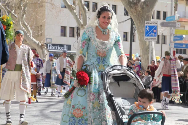 Dénia celebra la ofrenda de flores de las Fallas, en una jornada llena de color y tradición 86 ofrenda de fallas en denia de 2023 20