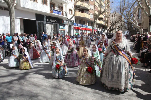 Dénia celebra la ofrenda de flores de las Fallas, en una jornada llena de color y tradición 83 ofrenda de fallas en denia de 2023 23