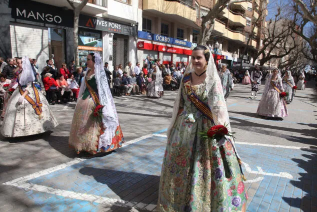 Dénia celebra la ofrenda de flores de las Fallas, en una jornada llena de color y tradición 82 ofrenda de fallas en denia de 2023 24