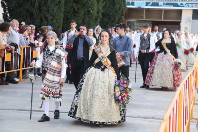 Dénia celebra la ofrenda de flores de las Fallas, en una jornada llena de color y tradición 67 ofrenda de fallas en denia de 2023 39
