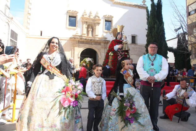 Dénia celebra la ofrenda de flores de las Fallas, en una jornada llena de color y tradición 61 ofrenda de fallas en denia de 2023 45